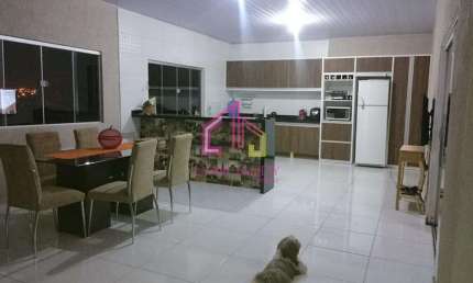 Casa  à venda no Mapim, Várzea Grande-MT, 360m2, 3 dorm, 3 vagas, cozinha com armários planejados e