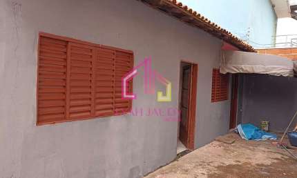 Casa à Venda, Renascer, Cuiabá-MT, 180 m², 2 Suítes, COZINHA AZULEJADA, SALA AMPLA, 2 VAGAS, 100m d