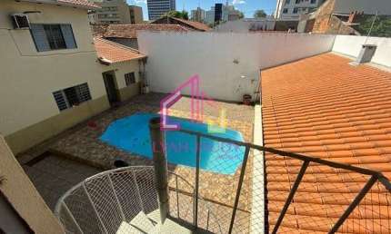 Casa  à venda no Baú- Cuiabá-MT, 540m2, com 8/4 sendo 6 suítes,placas solares,2 salas,6 vagas,churr