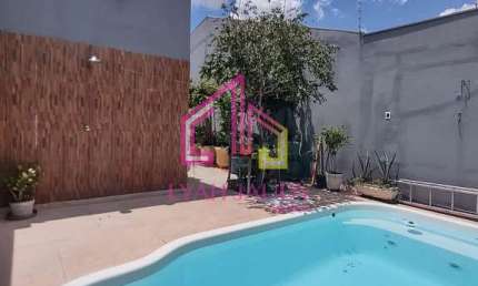 Sobrado à venda, Morada do Ouro, Cuiabá, MT. 234,75 m², 5 Quartos, sendo 3 suítes, piscina com casc