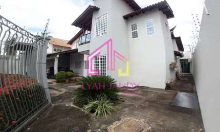 Casa à venda no Jardim Califórnia, Cuiabá, MT, MODERNA, ESTILOSA,  espaço gourmet equipado, piscina