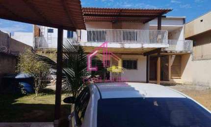 Casa á Venda, MIraFlores, Chapada  dos Guimarães-MT, à 400m do Fórum, 3 Suítes, 6 vagas, quintal gr