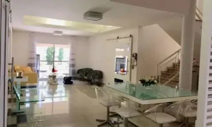 Sobrado à venda no Condomínio Granja Olga I, em Sorocaba-SP.