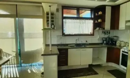 Sobrado à venda no bairro Vila Carvalho, em Sorocaba-SP.