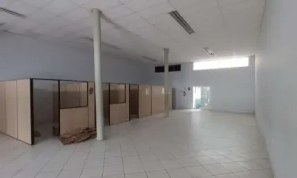 Salão comercial à venda no Jardim Toledo, em Votorantim-SP.