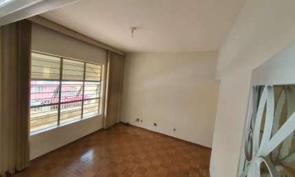 Casa térrea à venda na Vila Augusta, em Sorocaba-SP.