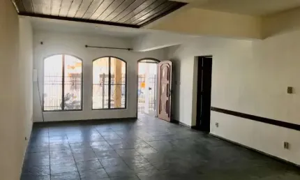 Sobrado para alugar no Jardim Faculdade, em Sorocaba-SP.