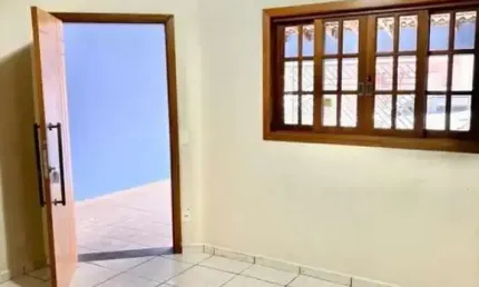 Casa térrea à venda no Jardim Turmalina, em Sorocaba-SP.