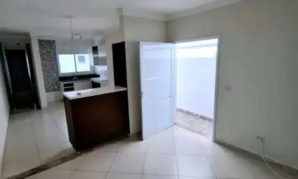 Casa Assobradada à venda no Parque Santa Márcia, em Votorantim-SP.