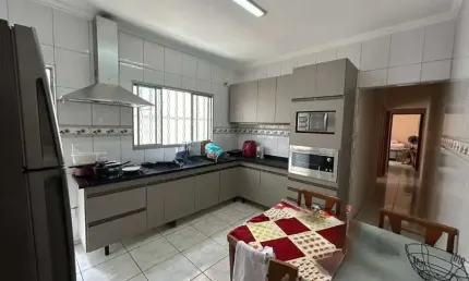 Casa térrea à venda na Vila Helena, em Sorocaba-SP.