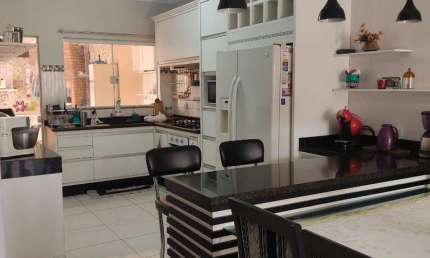 Sobrado à venda no Jardim Residencial Villa Amato, em Sorocaba-SP.