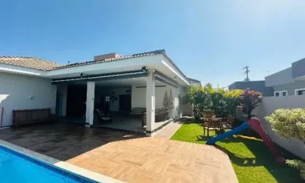Casa térrea à venda no Condominio Village da Serra, em Araçoiaba da Serra-SP.