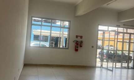 Sala comercial para alugar na Vila Haro, em Sorocaba-SP.