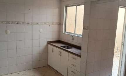 Apartamento térreo à venda no Edifício Giovanna, em Sorocaba-SP.