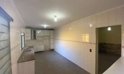 Casa térrea para alugar comercial ou residencial na Vila Angélica, em Sorocaba-SP.