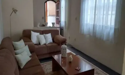 Casa assobradada à venda na Vila Hortência, Sorocaba/SP.
