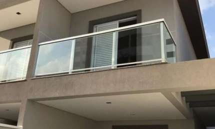 Lindo sobrado localizado na Rua Jesuíno Rabello, situado no bairro Vila Milton, em Guarulhos - SP.