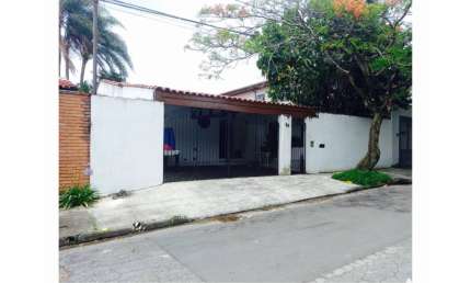 Ampla Casa Térrea à Venda no Jardim Lar São Paulo – São Paulo/SP