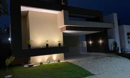 Casa com 3 quartos para alugar na Avenida das Palmeiras, 100, Bairro do Grama, Caçapava