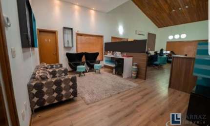 Linda casa com vocação comercial ou residencial para venda em Araraquara-SP, Bairro Roseiras, 3 dormitórios com 1 suíte em 437 m² de área total