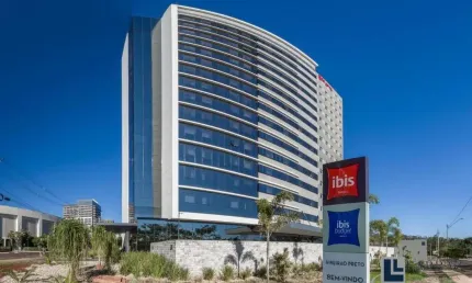 Ótimo apartamento no Hotel Ibis Budget na charmosa Vila do Golfe, com 14 m2, hotel novo, excelente localização ao lado do Shopping Iguatemi, ótimo inv