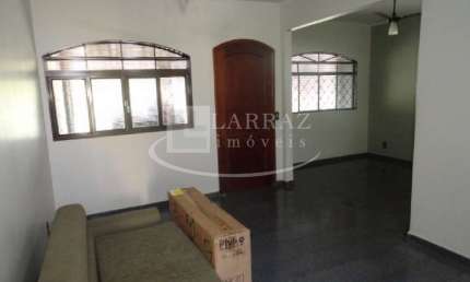 Ótima casa para venda no coração do Jardim Iraja, em frente à praça, 3 dormitorios com suíte mais edícula completa em 346 m2 total