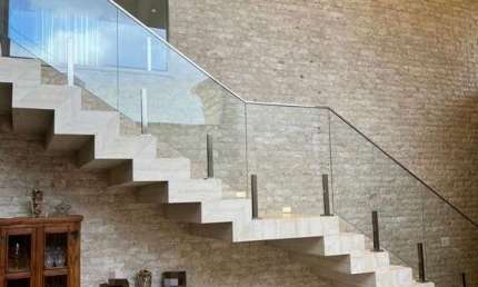 Maravilhoso sobrado alto padrão para venda na Vila do Golfe no charmoso Condominio Terras de Siena, 3 suites mais escritório reversível,  gourmet e pi