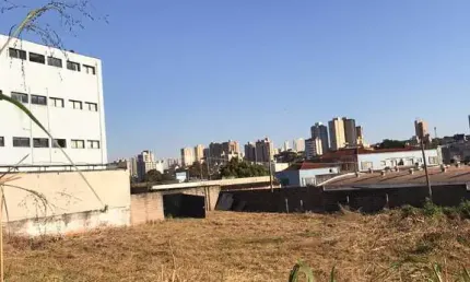 Terreno de esquina nos campos elíseos, com 2.086 m² de área total, ótima localização, local de grande fluxo.