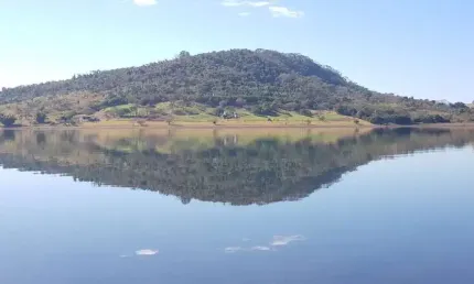 Excelente sitio para venda no Lago de Furnas/  Serra da Canastra, em Cassia / Delfinopolis-MG, com 8 hectares, ponta de peninsula, com 400 m de margem