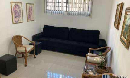 Excelente prédio comercial para locação ao lado do Shopping Santa Ursula, 4 salas sendo 3 suirtes, recepção entre outros em 526 m2 de terreno