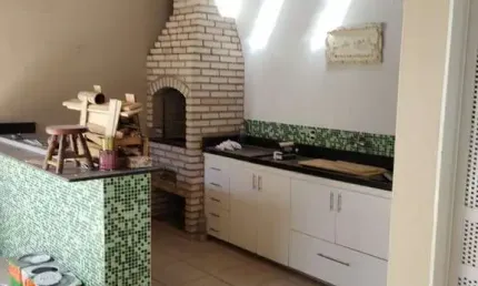 Ótima casa para venda em Uberlandia-MG no Bairro Nossa Senhora Aparecida, 3 dormitorios sendo 1 suite, varanda gourmet em 300 m2 de área total