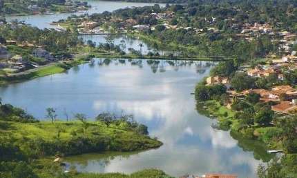 Lote com marina, 20m da represa em condomínio fechado para venda em Capitólio ao lado do Escarpas do Lago, lote com 1.662 m², portaria e infraestrutur
