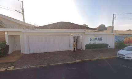 Ótima casa comercial para venda na Av. Santa Luzia, 4 dormitorios sendo 2 suites, 4 vagas de garagem em 481 m2 de área total