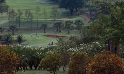 Lote altíssimo padrão para venda na Vila do Golf, no exclusivo Condominio Ipê Rosa com 2.029 m2