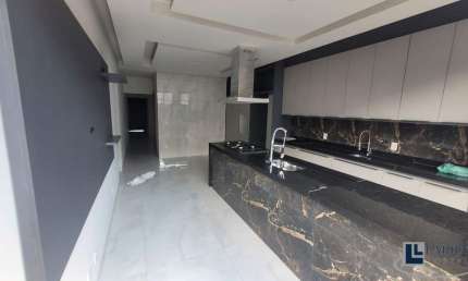 Linda casa nova alto padrão para venda no Portal da Mata, 3 suites com 1 master, gourmet e piscina em 300 m2 de area total, lazer no condomínio, porta