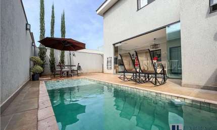 Lindo sobrado para venda no Recreio das Acacias, Cond. Villa Romana 1, 3 suites, varanda gourmet e piscina em 250 m2 total, lazer completo, portaria 2