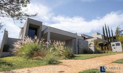 Linda casa nova alto padrão para venda no charmoso Alphaville em Bonfim Paulista, 3 suites 1 master, gourmet e piscina em 278 m2 construidos