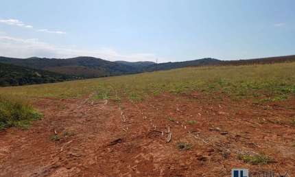 Sitio para venda em Capitolio-MG com 16,10 hectares, terra para lavoura, rico em agua, rio na divisa