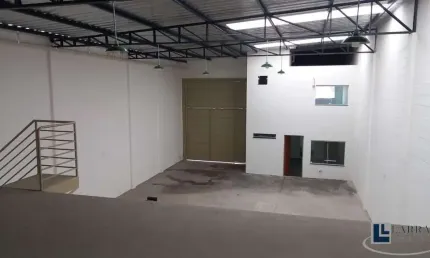 Ótimo galpão para venda ou locação no Jd. Anhanguera, proximo da Barao do Bananal, área total 300 m2, completa infraestrutura no predio