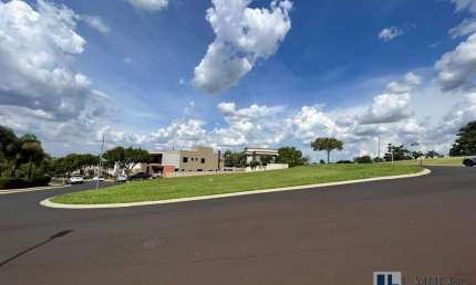 Excelente terreno altíssimo padrão para venda no charmoso Condominio Guaporé 3, área 1.630 m2, de esquina sem vizinhos, o melhor terreno do condominio