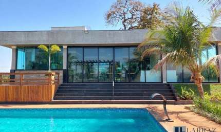 Maravilhoso rancho altíssimo padrão para venda em Fronteira-MG, Cond. Damha Santa Monica, 4 suítes, 340 m2 construidos em um terreno de1.800 m2, lazer