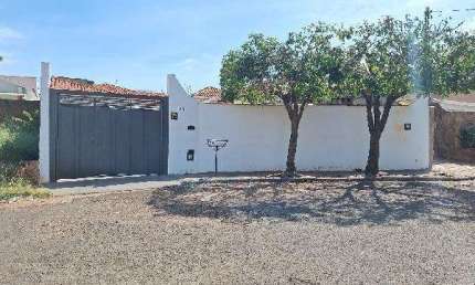 Oportunidade. Casa para venda em Itapolis-SP no Portal das Laranjeiras, 2 dormitorios, 2 banheiros, 122 m2 construidos em um terreno de 267 m2
