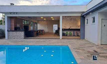 Maravilhosa casa para venda no Condominio Preservare na Zona Leste, 2 amplos dormitórios com 1 suite, gourmet e piscina, amplo quintal em um terreno d