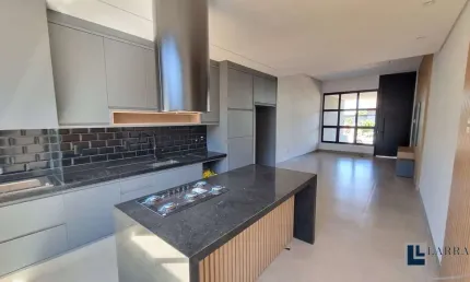 Linda casa nova alto padrão para venda na Zona Sul, Cond Vivendas da Mata, Ilha Aroeira, 3 suites, gourmet e piscina, 159 m2 construidos em um terreno
