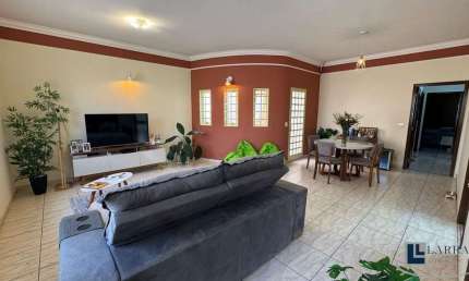 Linda casa para venda no Palmares, ótimo acabamento, 3 dormitorios sendo 1 suite, gourmet e piscina em 300 m2 total