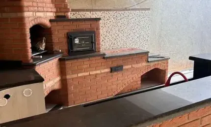Linda casa para venda no jardim helena, 2 dormitorios com 1 suite, varanda gourmet com balcão, 2 vagas em 101 m2 de área construída