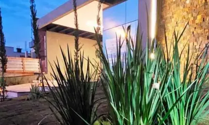 Linda casa nova alto padrão para venda ou locação na Zona Sul, Cond Vivendas da Mata, Ilha Jatoba, 3 amplas suites, gourmet e piscina em 169 m2 constr