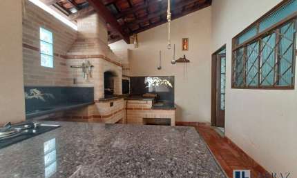 Linda casa para venda em Cravinhos no Jardim das Acacias, 3 dormitorios com 1 suite, varanda gourmet em 197 m2 construidos