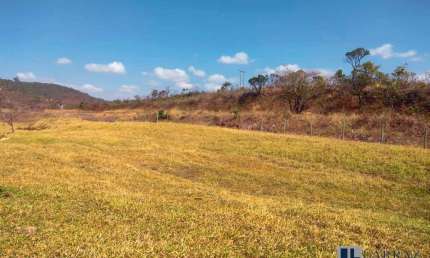Sitio dupla aptidao para venda em Serra do Salitre-MG com 3,30 hectares, terra fértil, beira da rodovia, topografia plana, rico em agua