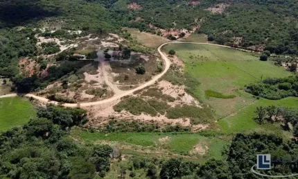Fazenda para pecuária a venda em manga-mg com 137,96 hectares, benfeitorias, rica em agua, rio na propriedade e pastagem